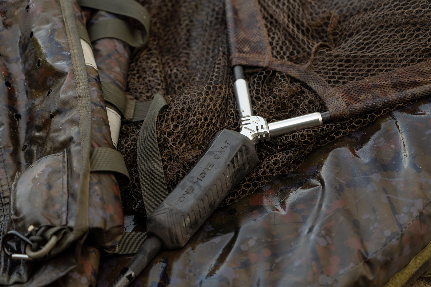 OMC ONE MORE CAST BLACK PEARL LANDING NET 42 CAMO MESH