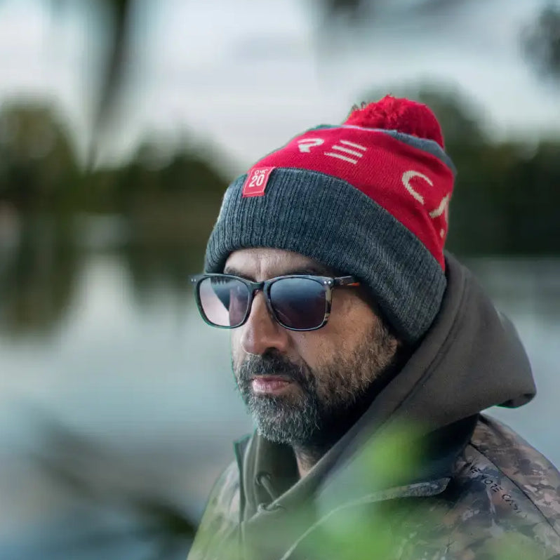 NUMBER 20 OMC ONE MORE CAST BOBBLE HAT WINTER AUTUMN CAMPING OUTDOORS FISHING CARP WARM COSY RED GREY HEADWEAR