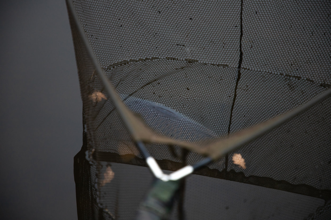 OMC ONE MORE CAST BLACK PEARL LANDING NET 42 CAMO MESH